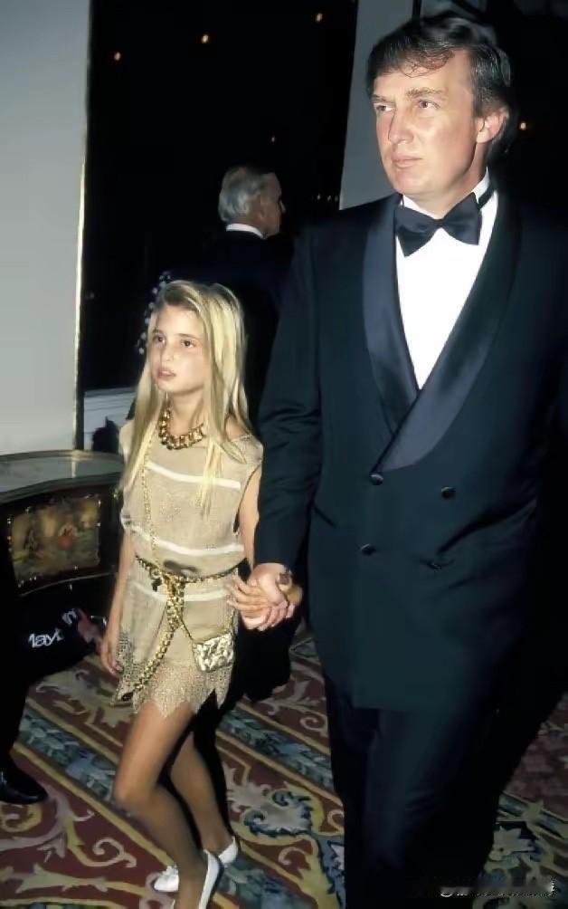 我终于明白为什么有钱人都跑去美国了！直到萝莉岛丑闻的余波散尽，我才算参透了有