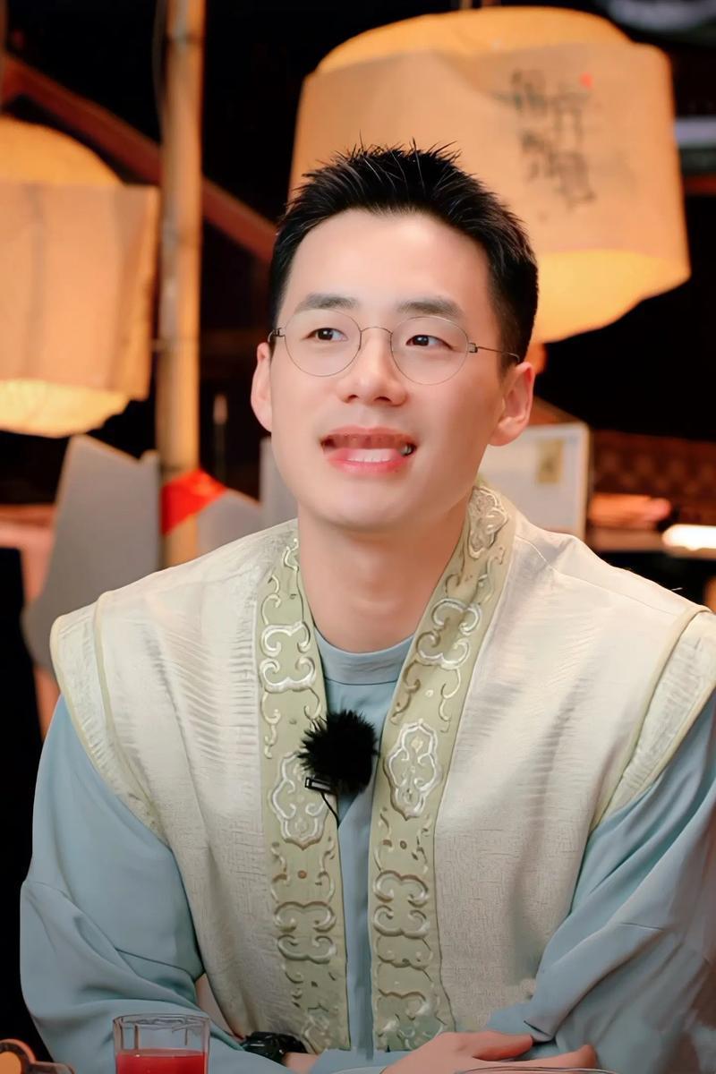 顿顿明显慌了！这位曾经在直播界也算小有名气的主播，如今单干后的境遇，就像坐了趟过