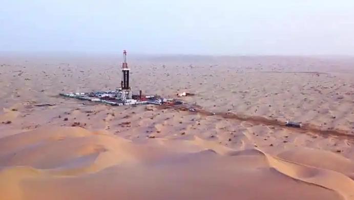 沙漠下面几乎全是石油，我国缺油年年大量进口，那为啥不开采呢？就拿塔克拉玛干沙漠来