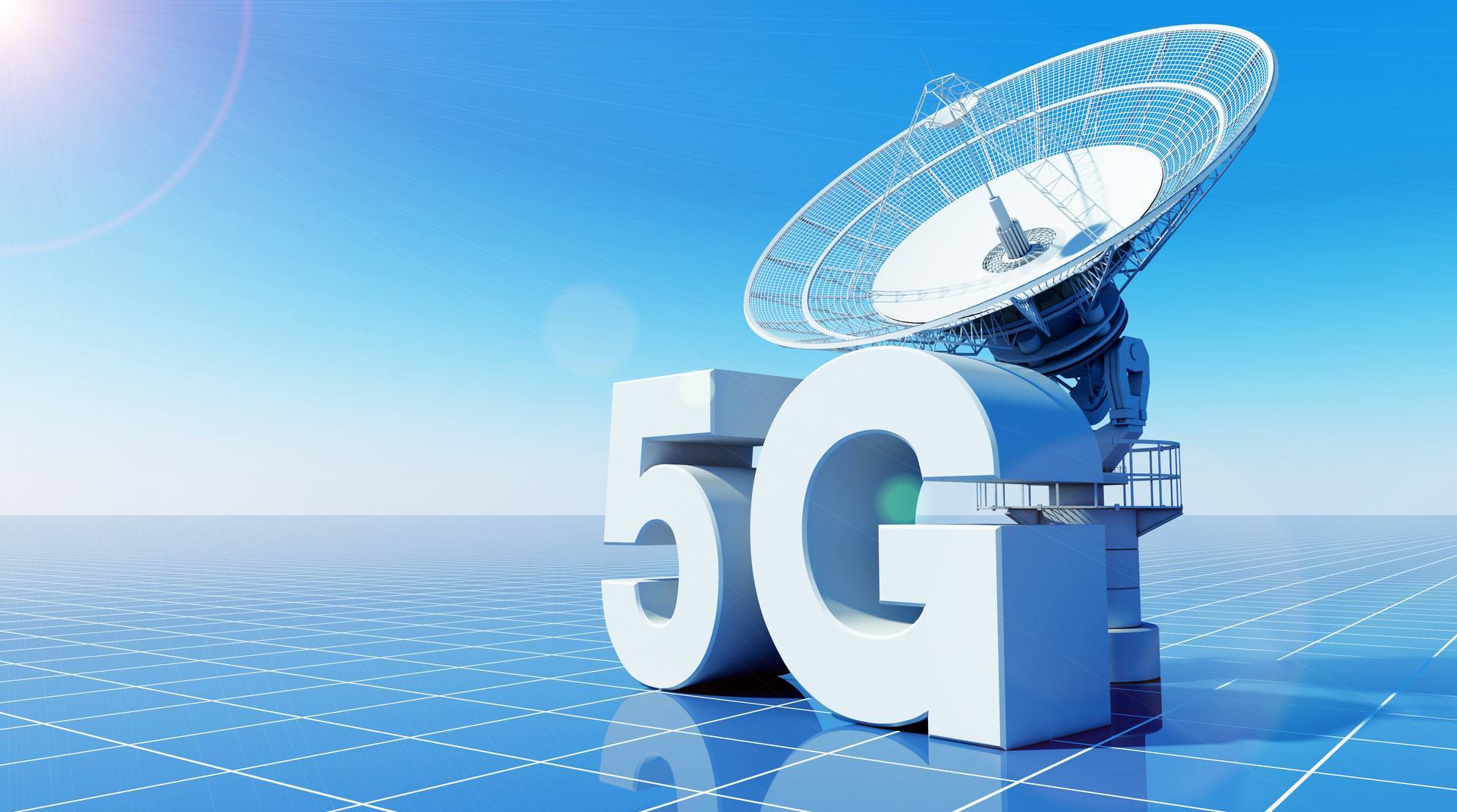 WiFi与5G信号可以同时下载软件，但需要手动开启手机的“网络加速”功能。默认情况下，手机连接WiF