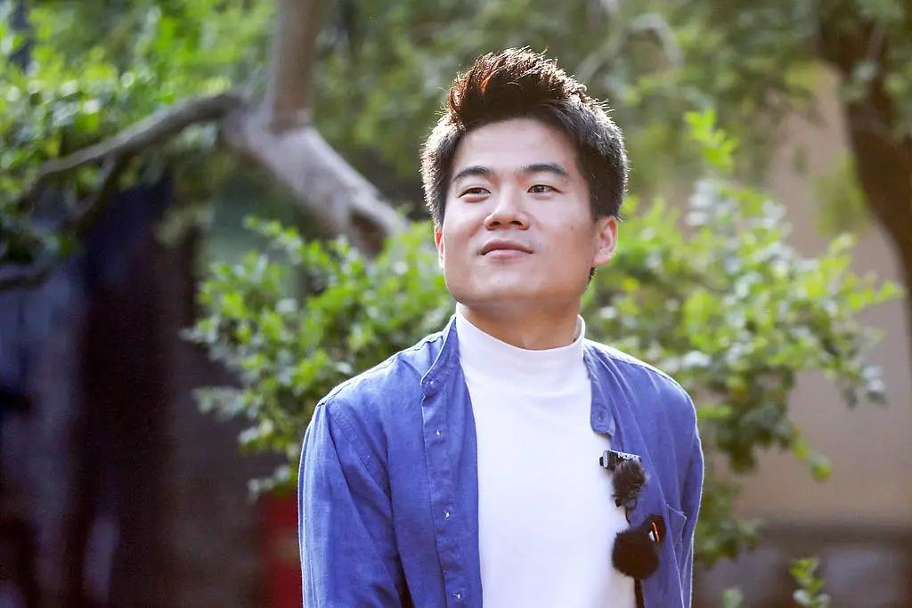 一年一度的双11购物狂欢节落下帷幕，与往年铺天盖地的直播盛况形成鲜明对比的是，今