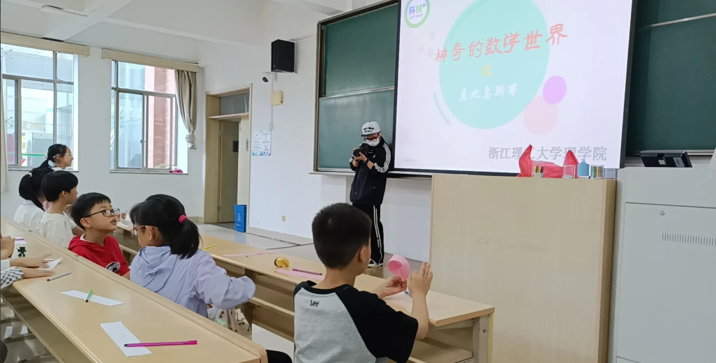我见过一个特别神奇的孩子。他高中停课专门搞物理竞赛，结果没拿到保送资格。高三开始