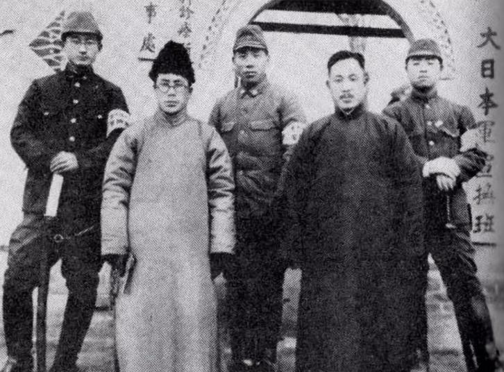 1950年沈阳，被定为大汉奸的夏文运被押进审讯室。众人骂他“卖国求荣、死有余辜！