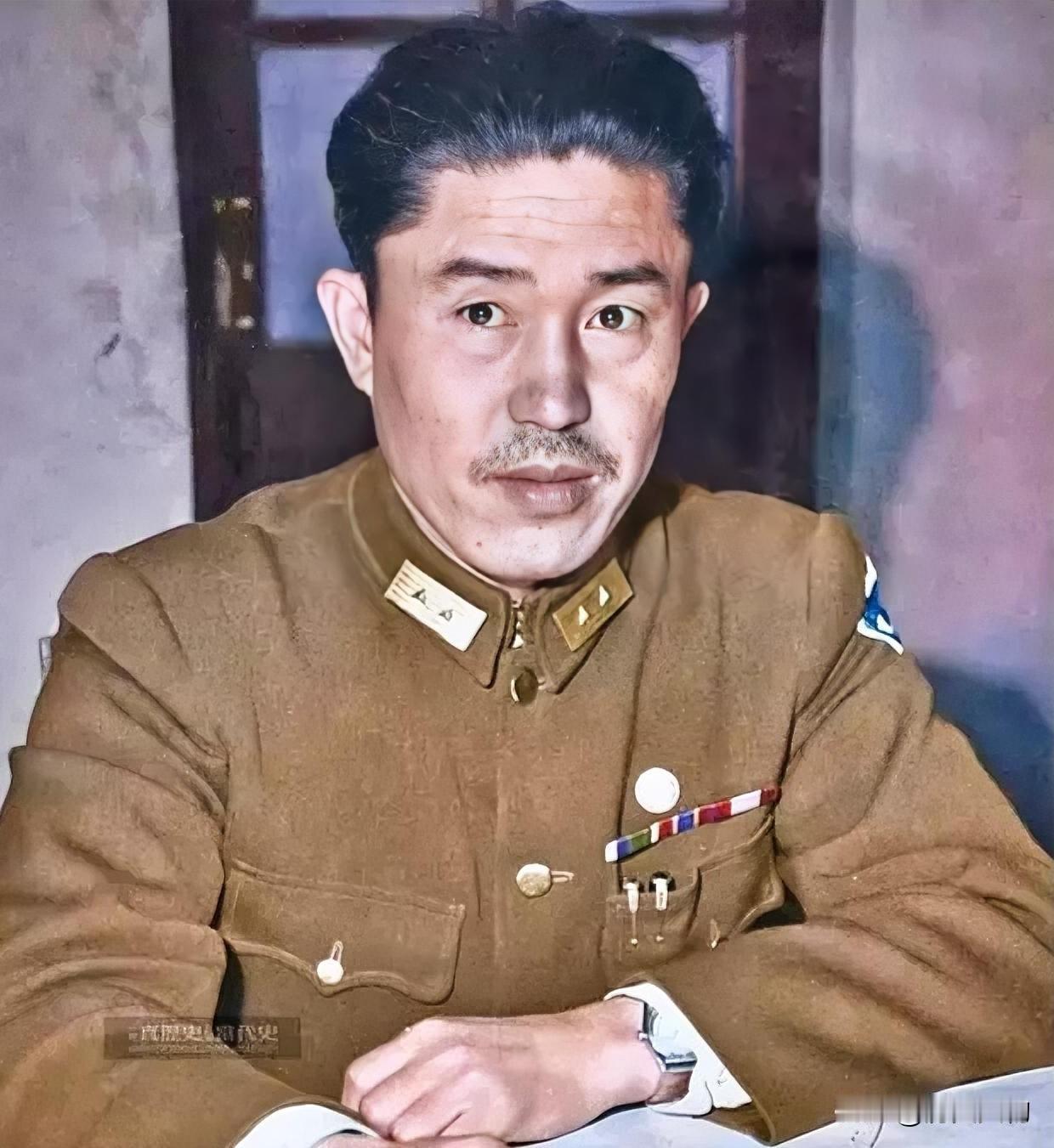 郑洞国是黄埔一期出身的抗日名将。1948年长春战事的最后关头，城内大势已去，部下