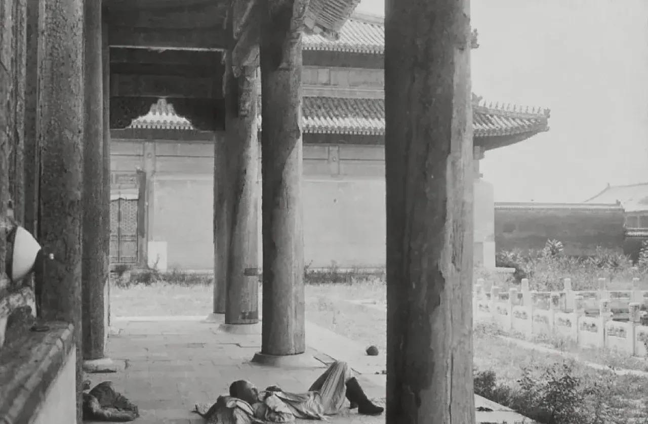 故宫的这个角落，100年前是什么模样你知道吗？（图一）就是100年前的模样，同样
