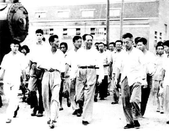 历史上的今日1958年9月15日上午，毛泽东主席视察武汉重型机床厂（以下简称武