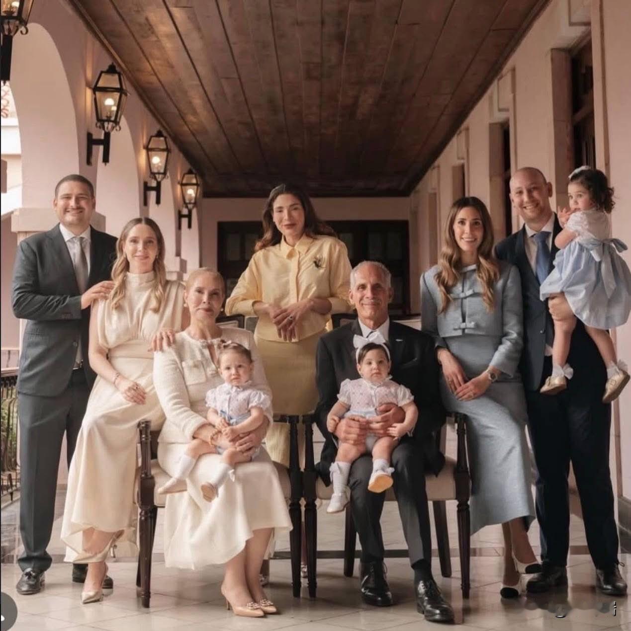 这是洪都拉斯总统纳斯里·阿斯弗拉(NasryAsfura)就职典礼当天拍摄的