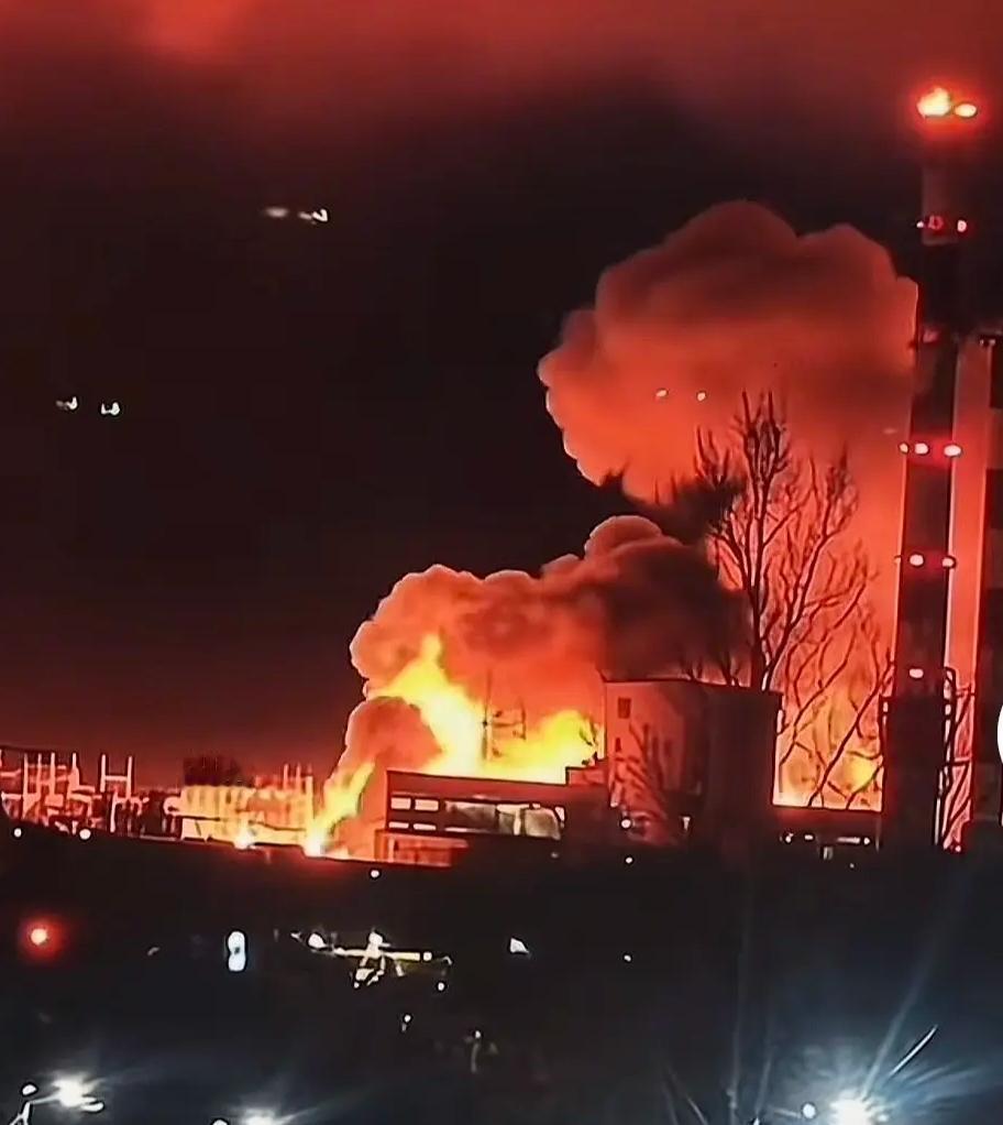 乌克兰对俄罗斯腹地发起大规模的无人机空袭活动，特别是对俄罗斯的发电厂进行打击，使