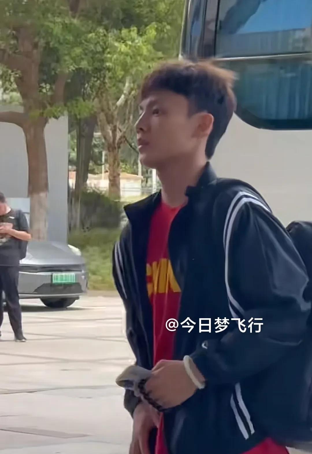 杰师傅搭上了去沙特的尾班车，小蛇归队出战黑山中规中矩！今天中国男篮官方公布，徐