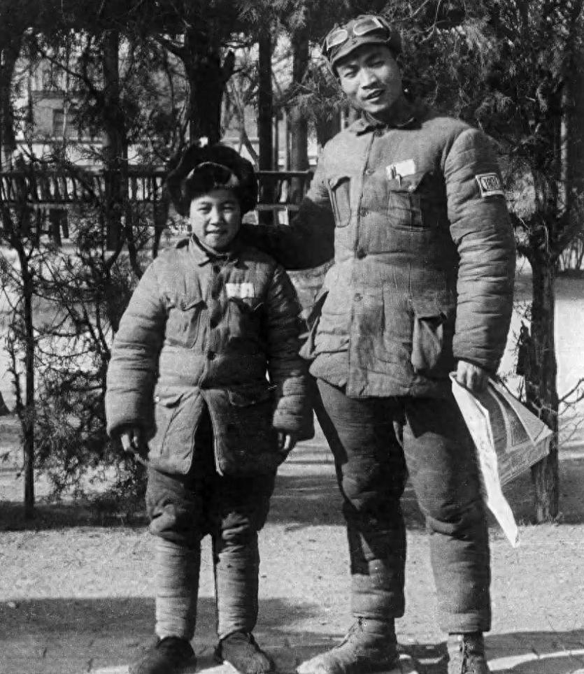 1949年1月，淮海战役进入最后阶段。解放军广播喇叭对着陈官庄包围圈日夜播报，其