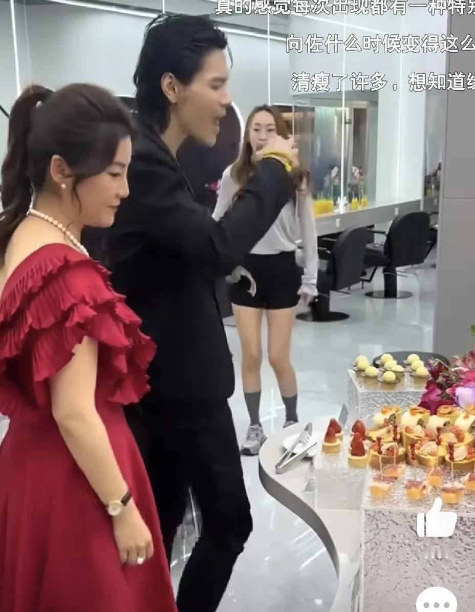 向佐，瘦到大变样了！今天（6月7日）下午，向佐突然冲上热搜，点开一看，网友们