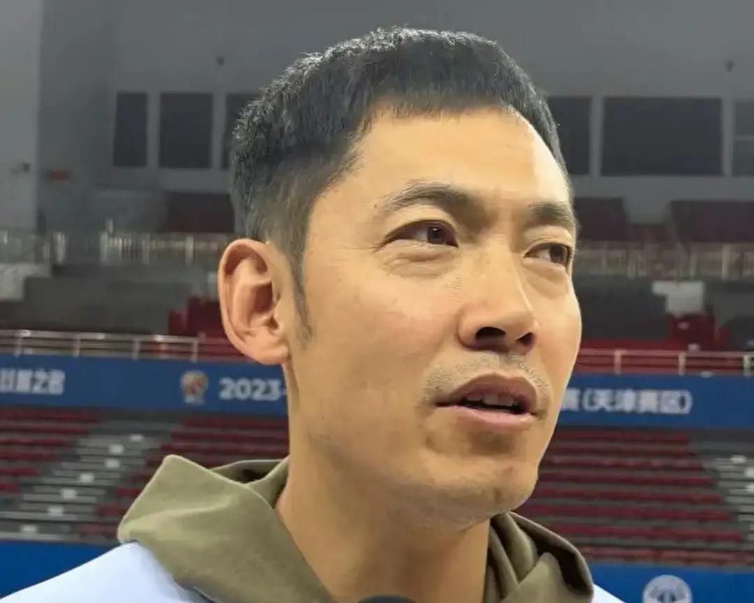 辽宁输球第1天，奖金直接翻倍！50万当场到账，北控更衣室炸了锅。张庆鹏没急