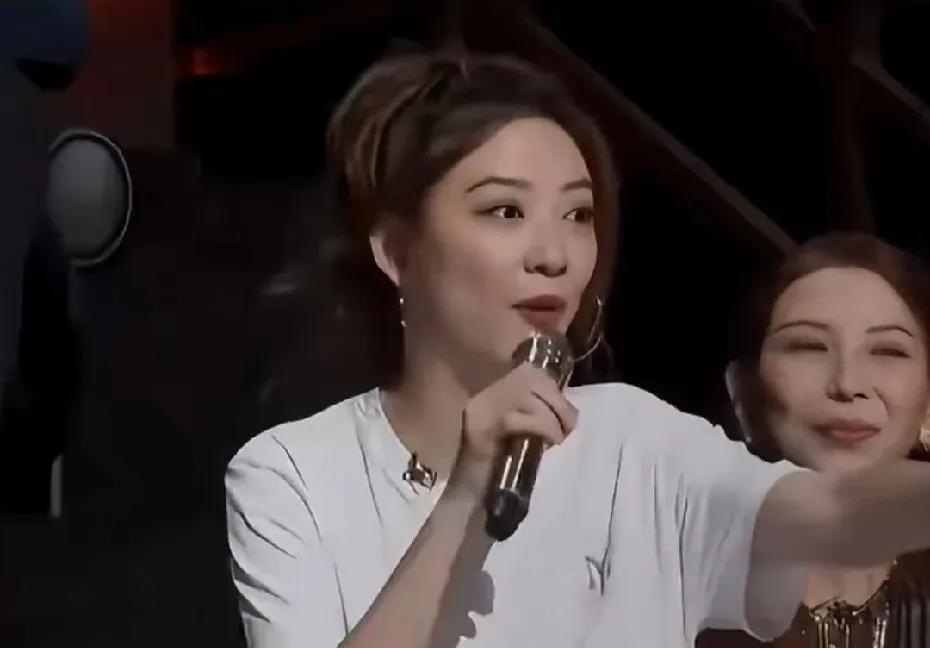 应采儿真是个三观很正的一个女的应采儿在节目里说，她说爸爸以前跟她说过，说人这一