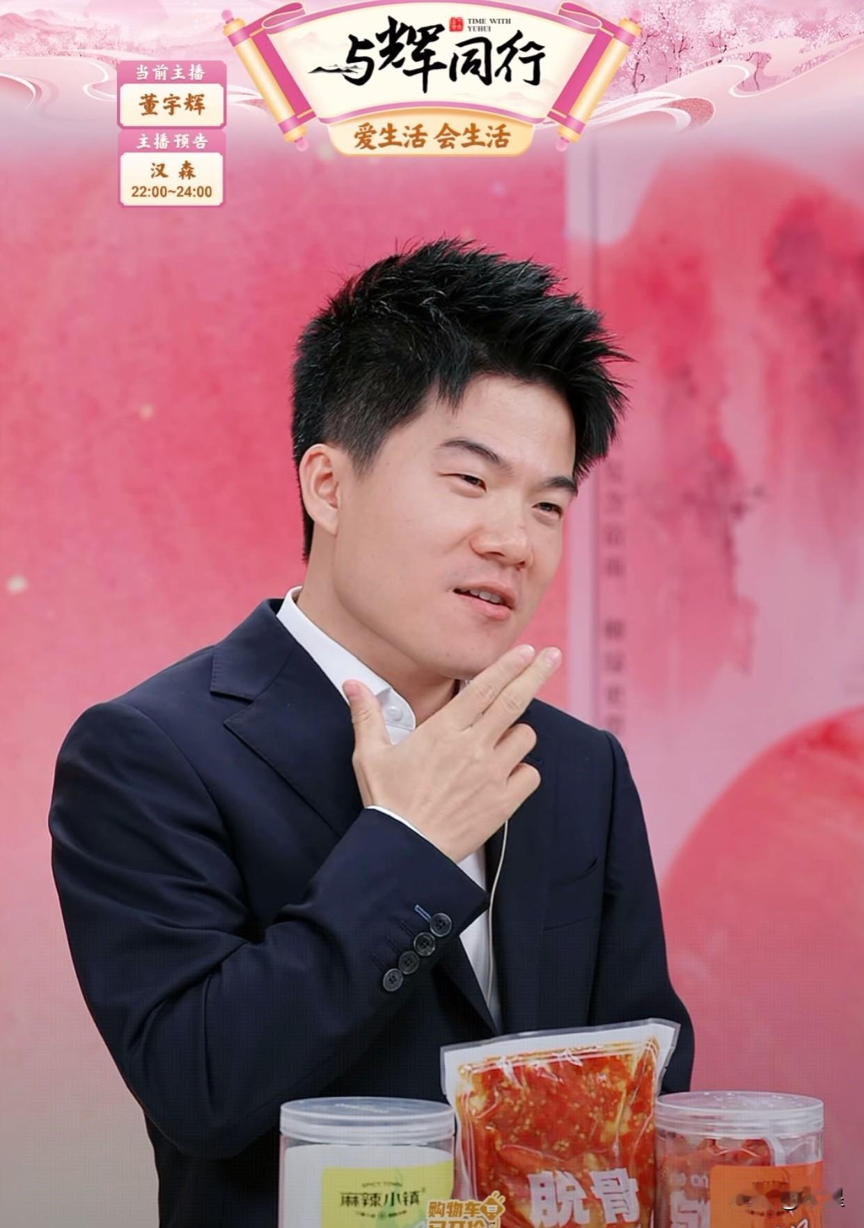 就说董宇辉前阵子怎么突然去新疆了原来是私人行程，带一家人去玩李娟老师还请他吃
