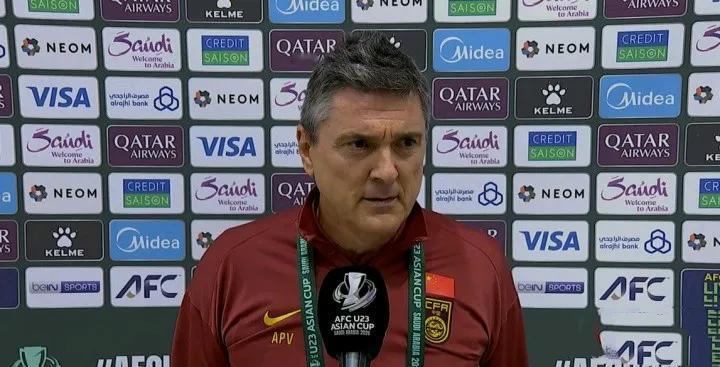 U23国足主帅安东尼奥透露了决赛失利的原因。在赛后的发布会上，安东尼奥显得有些