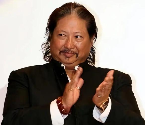 76岁的洪金宝，突然跟合作多年的经纪人划清界限了。长子洪天明代发声明：4月1