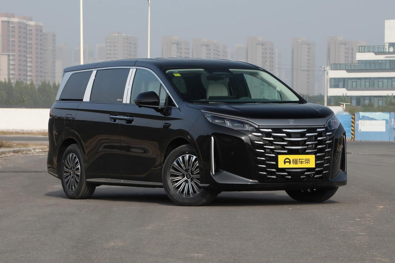 26款比亚迪夏降4万后20.68万起，看似性价比拉满，但想在MPV市场“火”难度