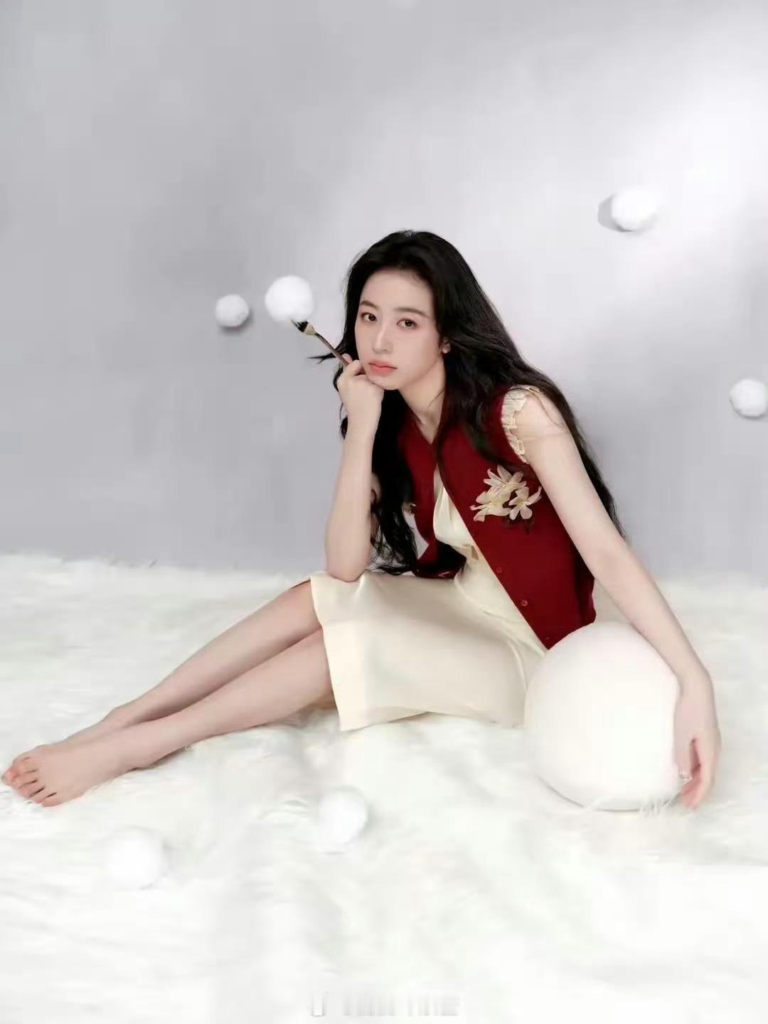 她长得不输刘亦菲，身材不输唐嫣，还是童星出道，可惜就是红不了