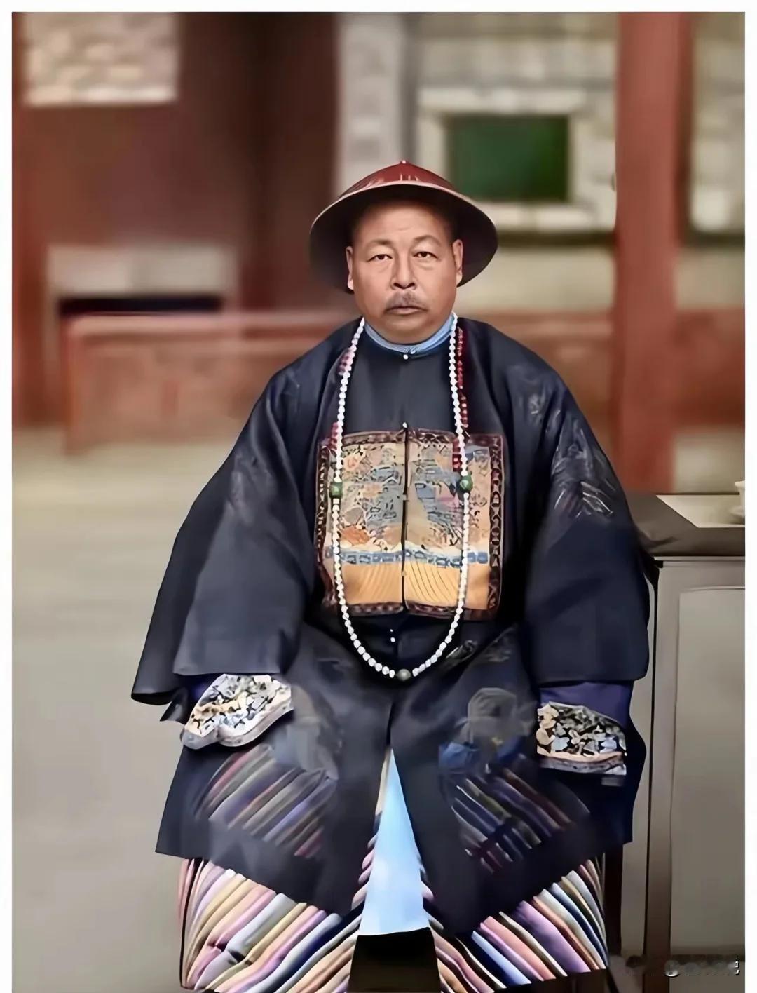 左公千古！我觉得左宗棠之所以能收复新疆，一在于他刚毅的性格、广博的地理知识和