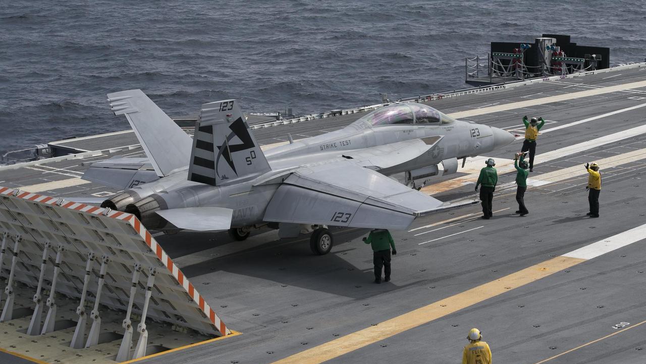 F-35C无法在福特号上弹射的原因，最大的可能是电磁干扰！绝不是美国海军冠冕堂皇