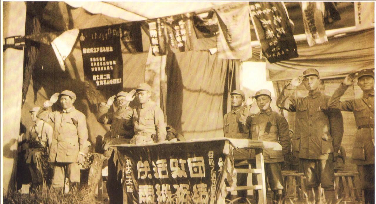 【毛泽东主席的老照片】1939年6月1日，延安，左起：毛泽东、张闻天、王稼祥、陈