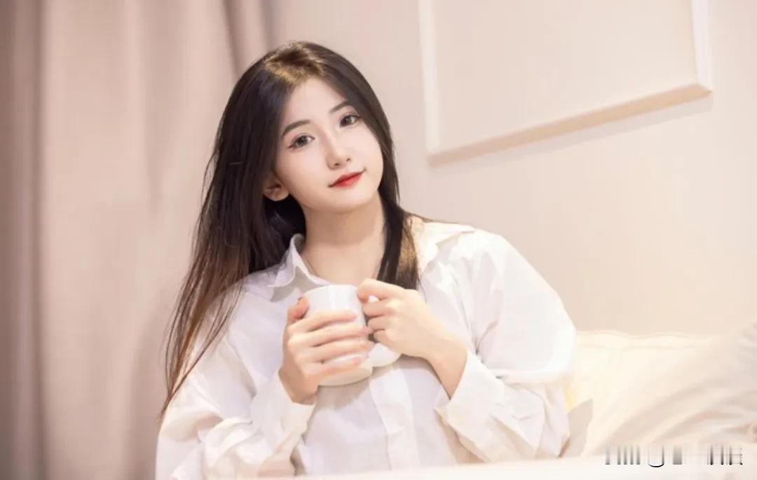 公公退休金10000，婆婆退休金8000，爸爸开了一家小超市，小赚不亏，