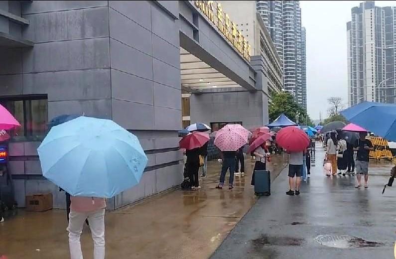坚决不复读想不明白，女儿高考完之后，回家做的第一件事。那50公斤的书本试卷，