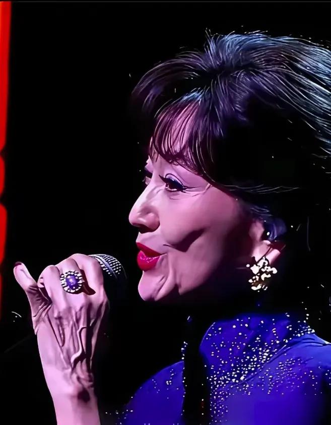 73岁的香港著名影星赵雅芝，曾被诸多粉丝和热心观众，称为不老女神。当年的白蛇白娘