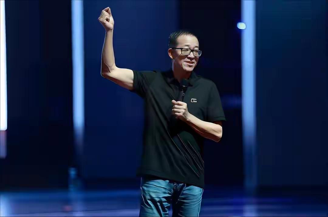 从顶流到散场：东方甄选的三年，是一代人的理想幻灭曾几何时，东方甄选横空出世