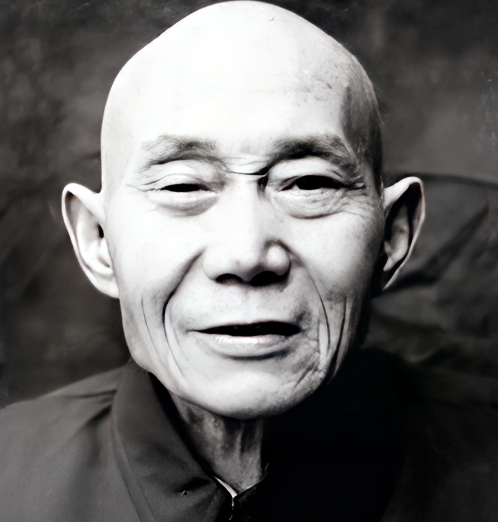 1940年5月，一名地下党投靠了日军，见到日军队长后，他突然他拿出手枪，对着日军