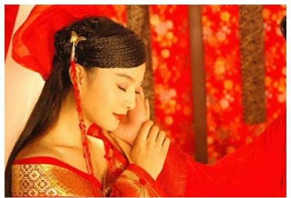 古代女子还未发育成熟，为何十三四岁就要嫁人，原因其实很简单。中国古代社会以农