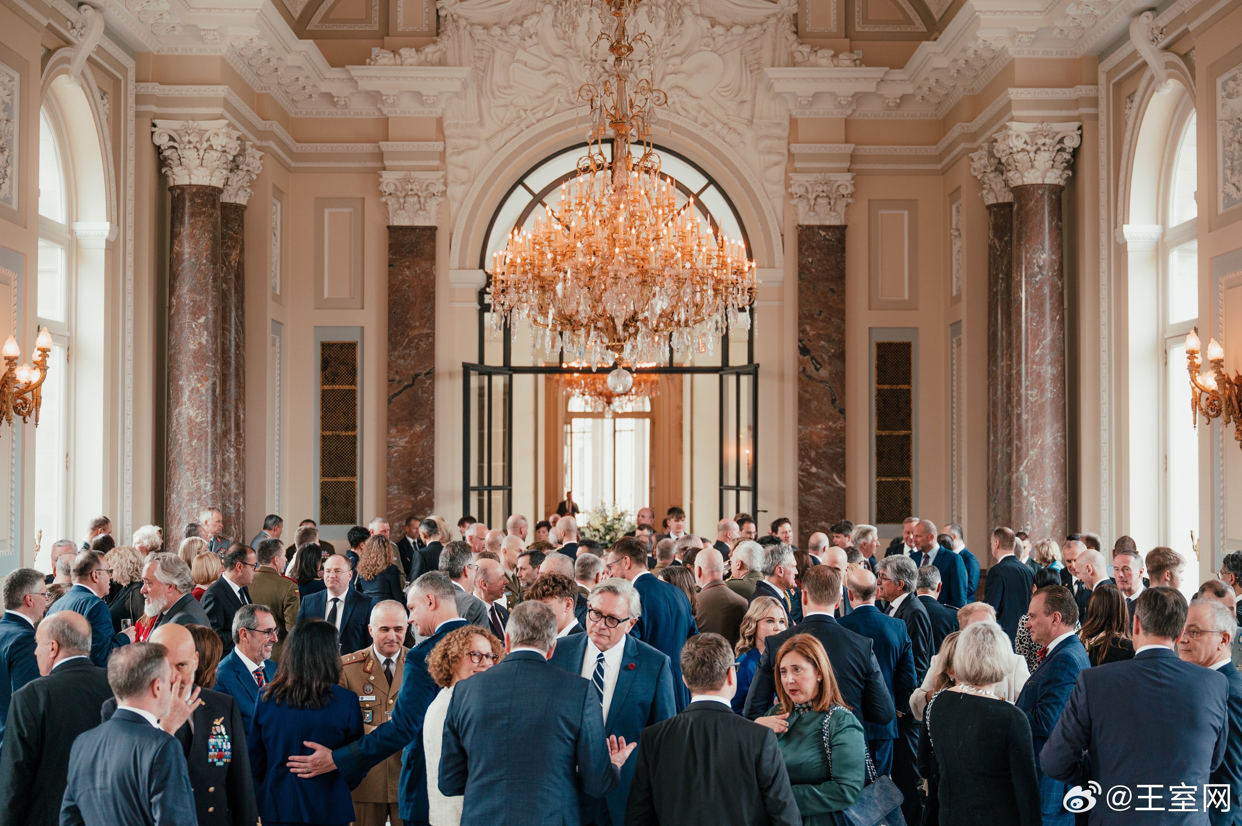 比利时王室🇧🇪1月15日，菲利普国王和玛蒂尔德王后、伊丽莎白女王储为北约文