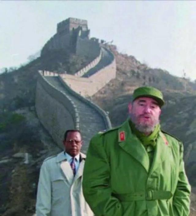 1994年，卡斯特罗来中国大使馆吃饭，在菜园里发现了一个绿色的水果，觉得很奇怪，