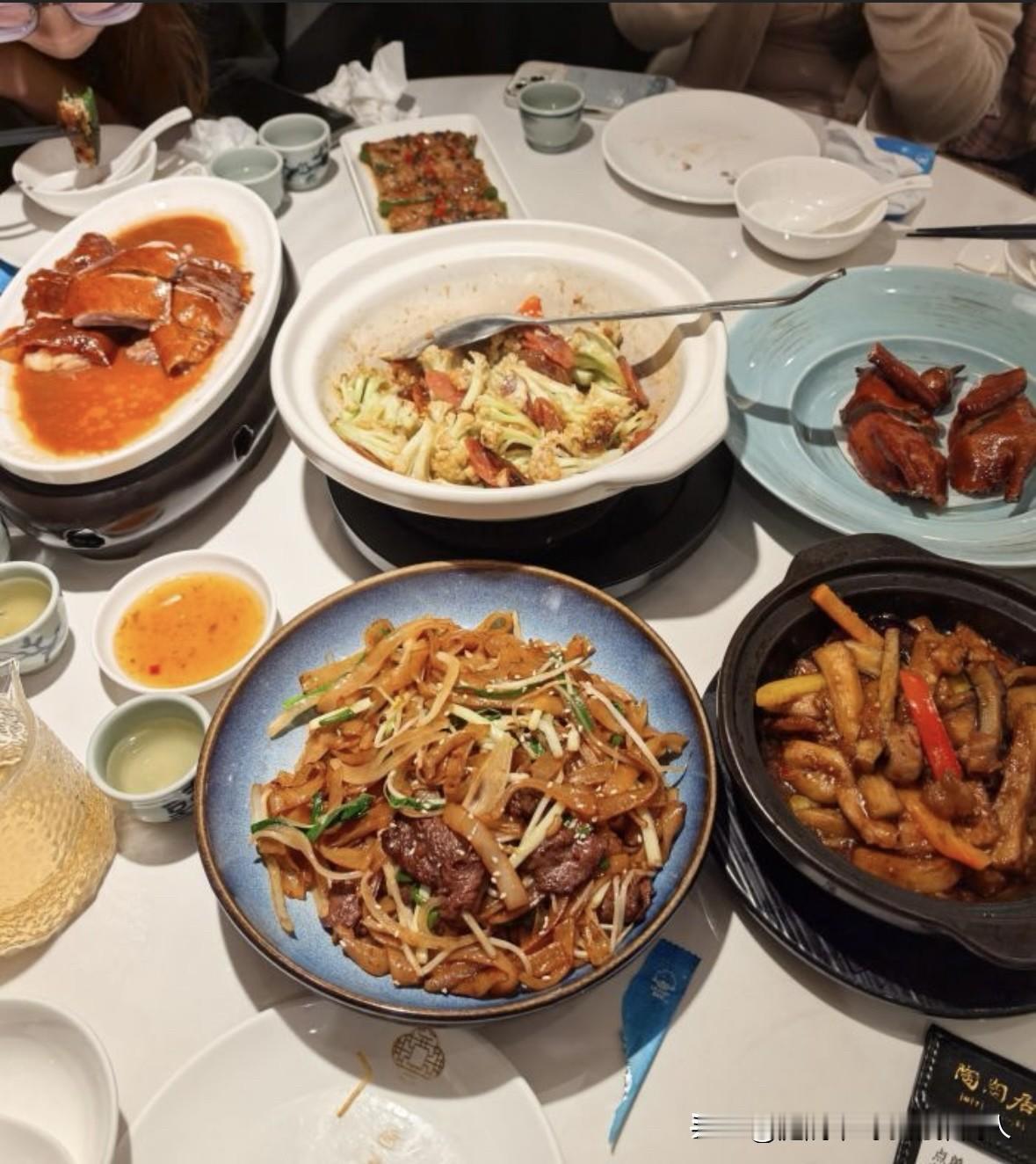 有一种婆婆，段位是真的高。你要是对她带点冷淡，比如她热情喊你吃饭你只嗯了一声，