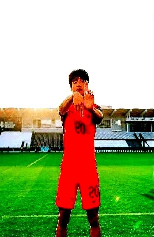 决赛被日本队过成木桩，我却说，国足未来十年就指望他这种“软脚蟹”了。你去看