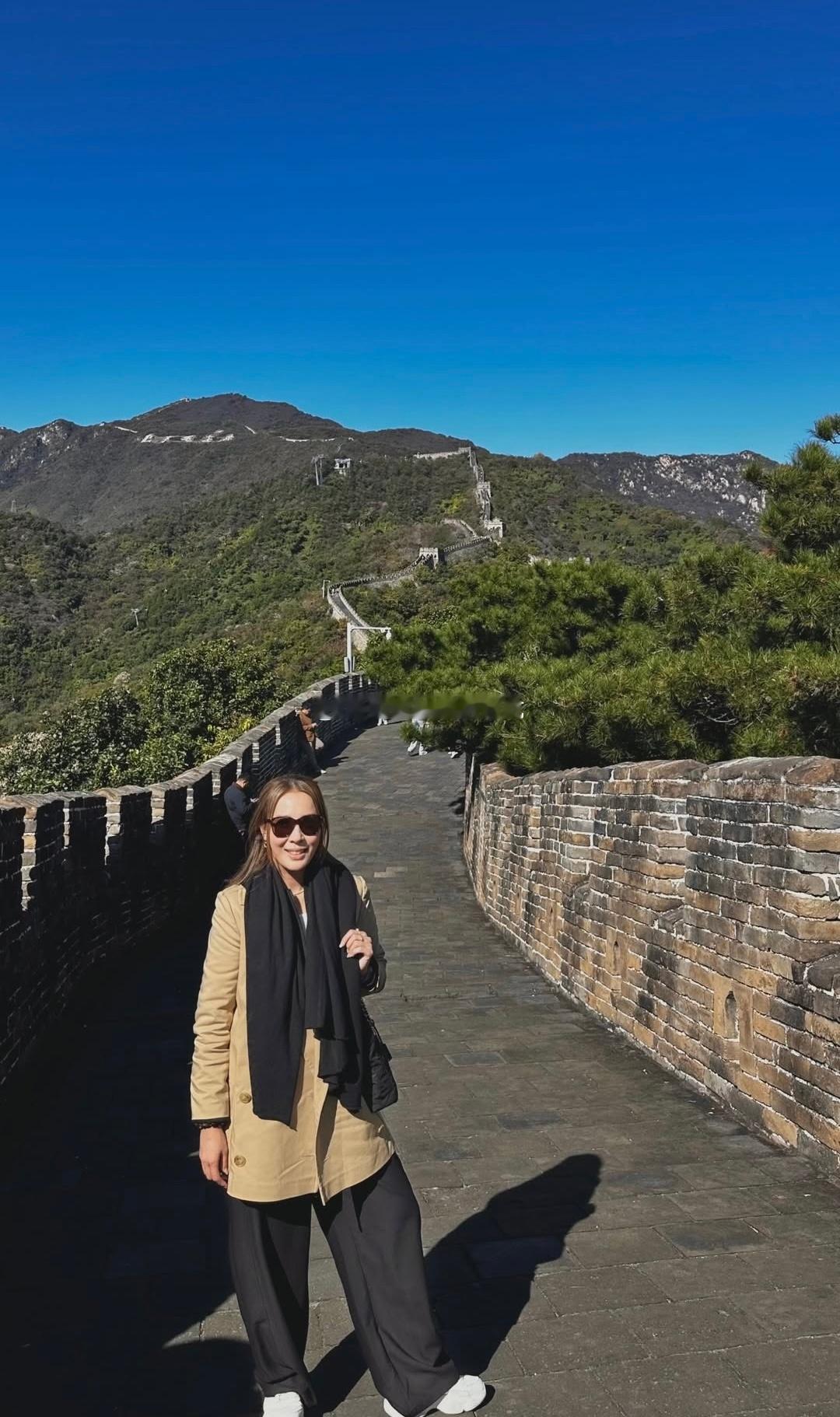 曹敏莉一家五口北京旅游爬长城​​​