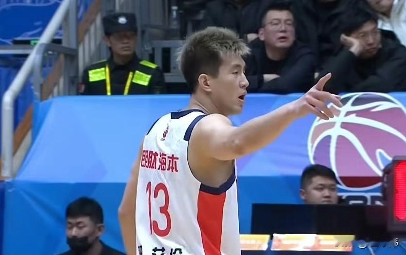 徐昕谈郭艾伦：“伦哥今天打得很好。”“很多高难度的进球。”“希望我们