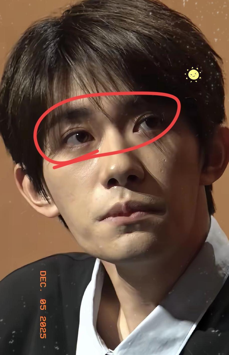 大家有没有觉得易烊千玺这个人越来越不对劲了，他才24岁，眼神里怎么一点年轻人