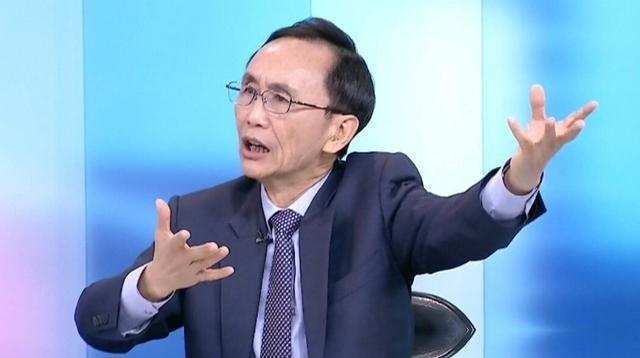 韩国瑜这句话若只当成夸张吹捧，反而看浅了。6月24日，他率岛内立法机构代表团到美
