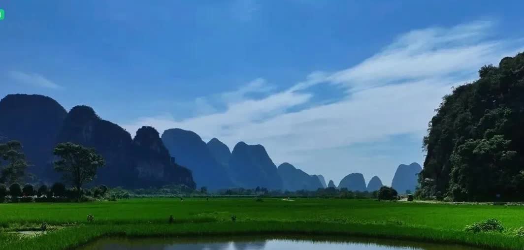 桂林，今天中午1点半过点，两声巨响，震得房子的窗框都抖动了两下，吓得正睡意朦胧的