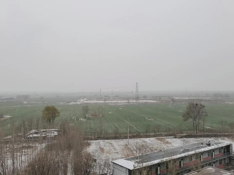 打几炮上天，劝劝雪雨们，来一场痛快的吧邢台这个地方很奇怪，每逢预报的大雨、大