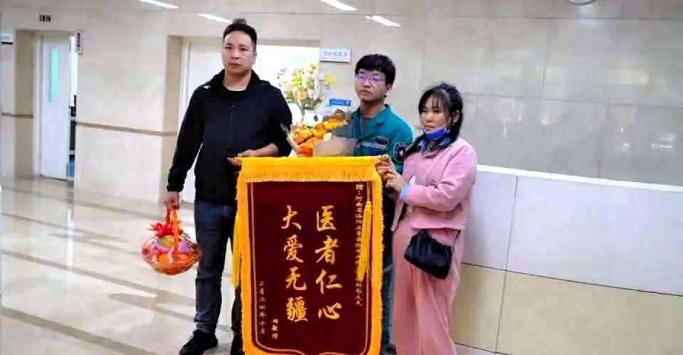 郑州一医生给妻子过生日，去取蛋糕时，发现蛋糕店竟然关门了，一气之下，连着打了20