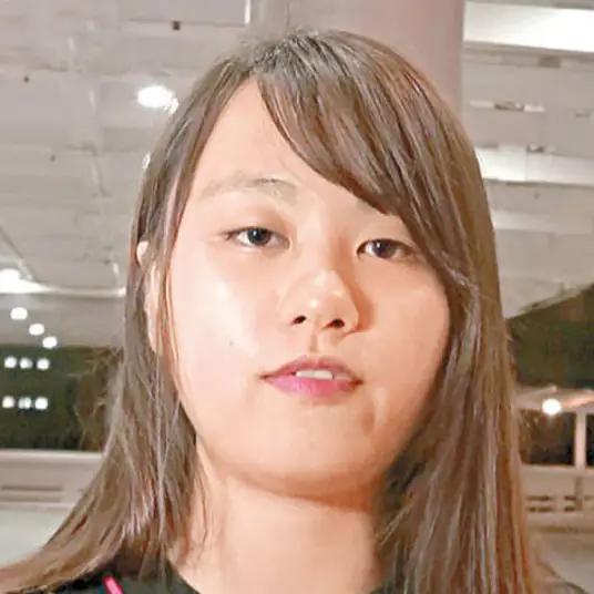 这是黄之锋的女友钱诗文，她与黄之锋的五官轮廓极其相似，此二人的面相极其吻合。此二