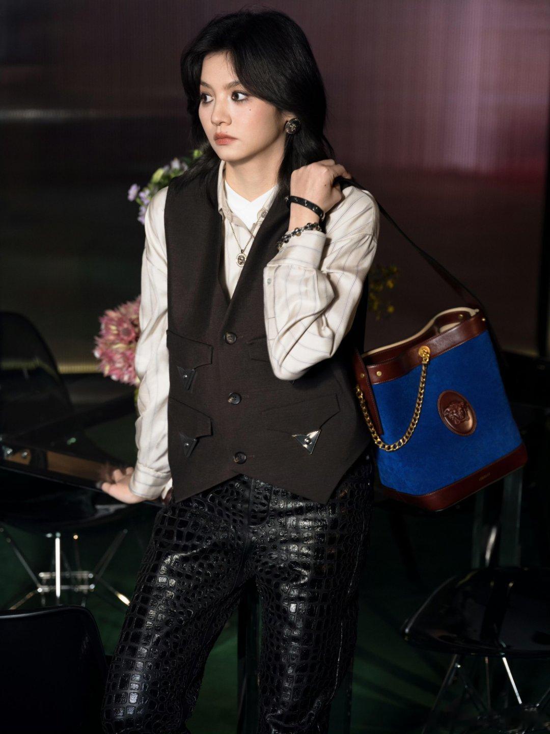 从蓝血Prada代言人到范思哲挚友只需要一句话。