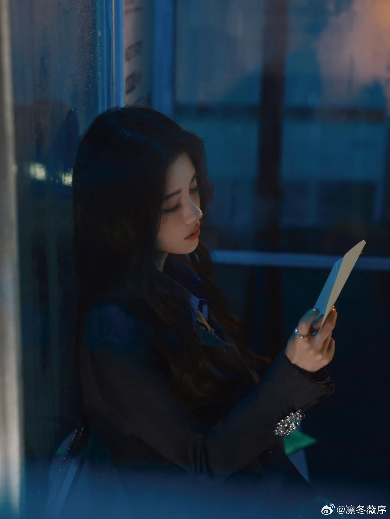 鞠婧祎唱的雨爱循环了一晚上的《雨爱》，越听越喜欢！她的空灵嗓音里带着独特的质感