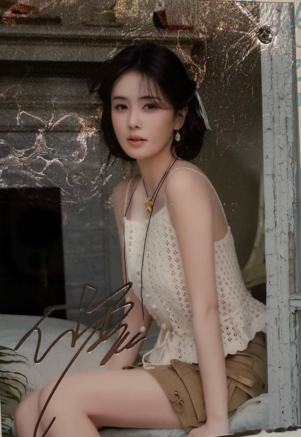 白鹿这个短发也好看