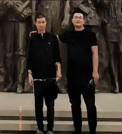 韦神堂哥绝对要开心坏了!韦神堂哥一开始可能想着韦神最多有粉丝几十万，最多