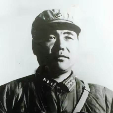 1967年，深夜，战斗英雄郭兴福，含泪掐死两子一女，随后与妻子一起割腕，结果没有