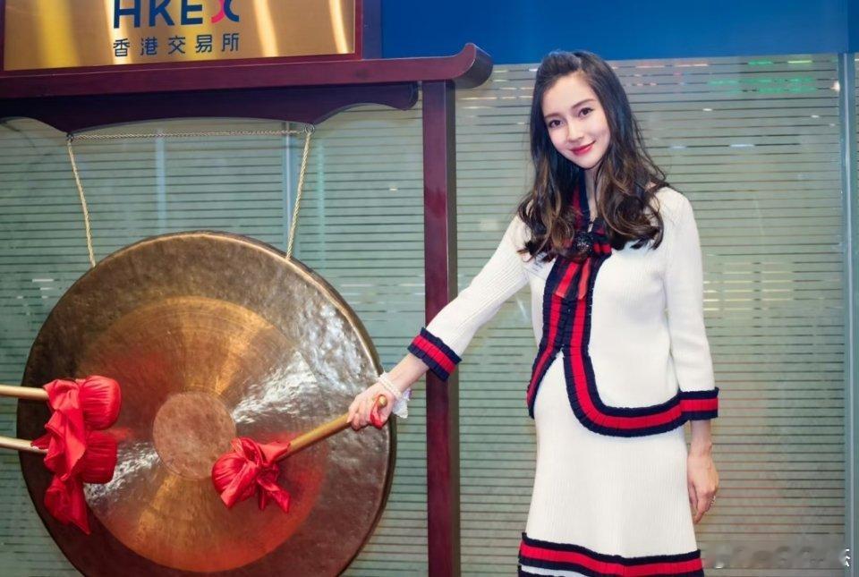 angelababy｜杨颖祝小海绵生日快乐🎂健康快乐成长