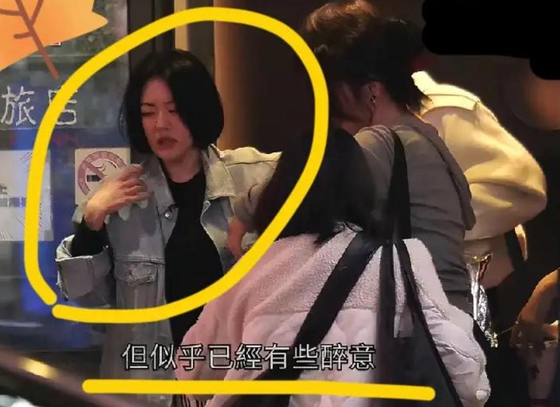 小S回应街头崩溃大哭：是想我姐了，网友不买账。3月17日晚，录完节目的小S，喝